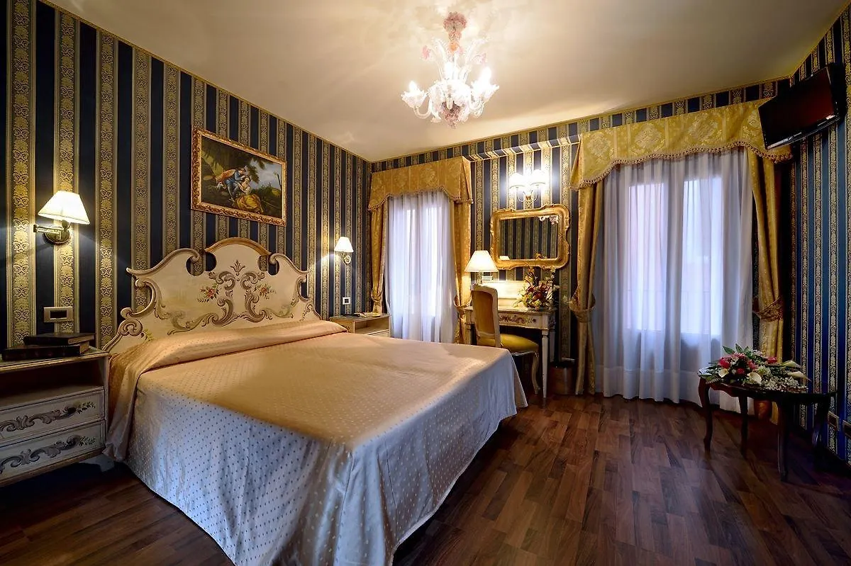 Hotel Antico Panada Benátky 3*,