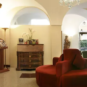 Santa Chiara 3*, Roma Itália