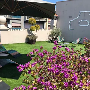 לינה וארוחת בוקר 200 & Terrace ***